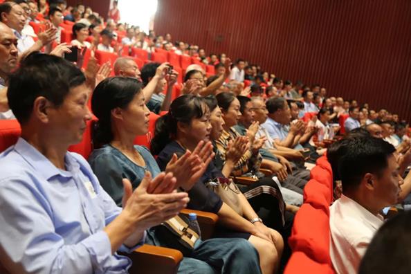 传承淠史杭战天斗地精神 六安市大型庐剧现代戏《情系淠史杭》巡演圆满完成1135.png